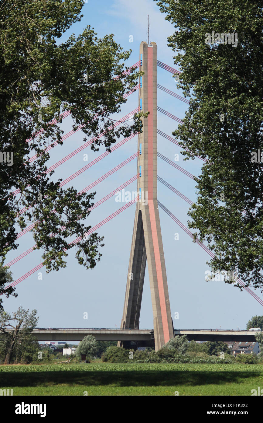 Autobahnbrücke Düsseldorf Neuss Banque D'Images