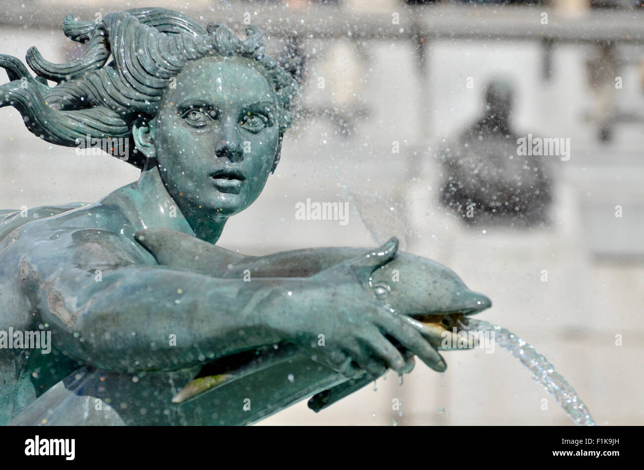 Londres, Angleterre, Royaume-Uni. Fontaine sirène à Trafalgar Square Banque D'Images