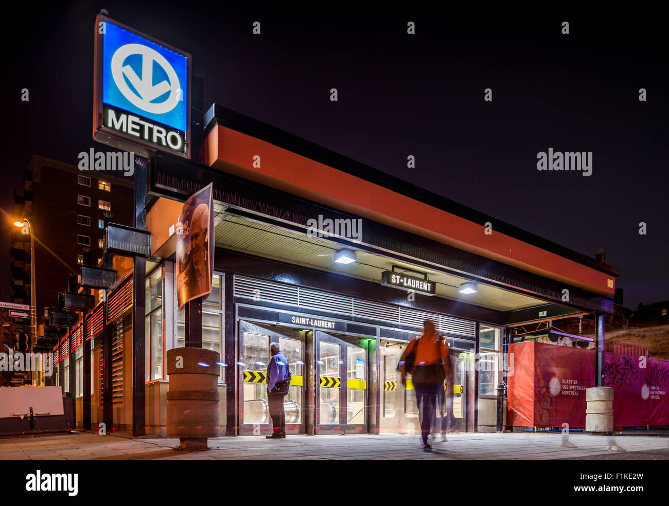 La station de métro st-laurent à Montréal, à savoir les passagers sortir Banque D'Images