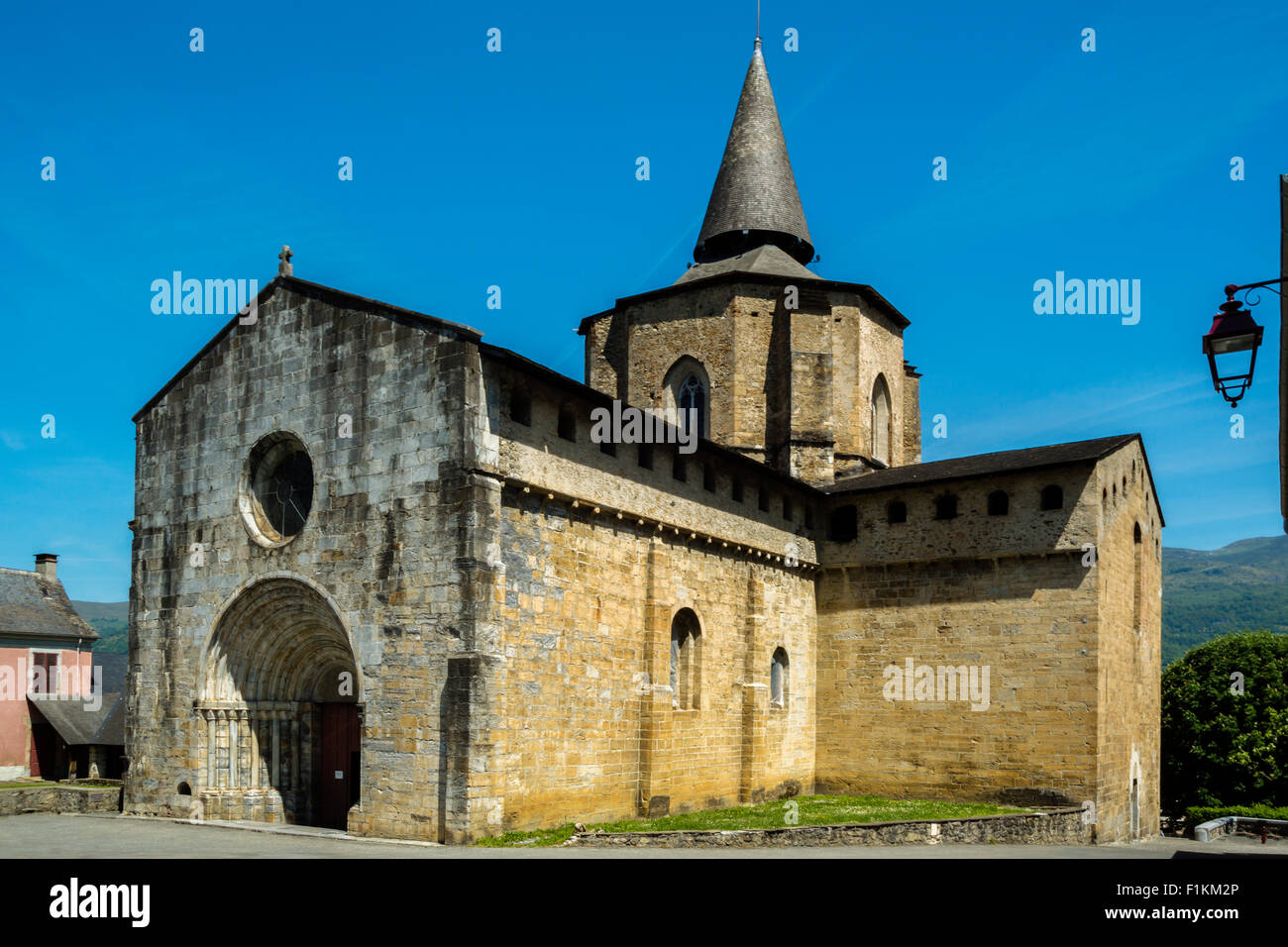 L'église de Saint Savin, Hautes Pyrenees, France Banque D'Images