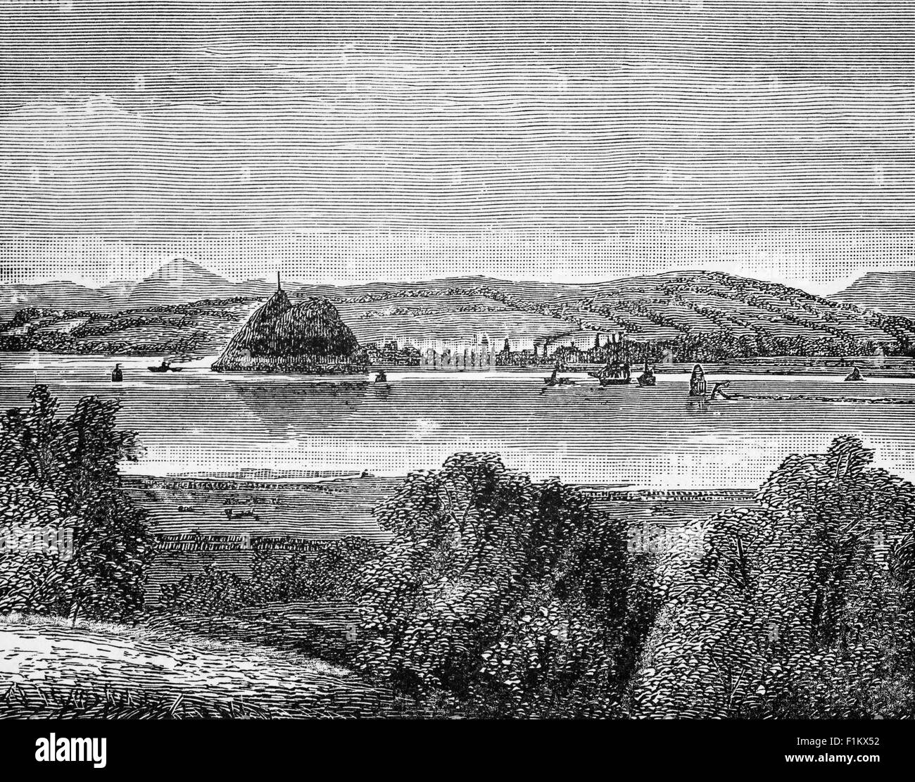 Vue du XIXe siècle sur la rivière Clyde en face du château de Dumbarton, Strathclyde, Écosse. Le château, avec la plus longue histoire enregistrée de n'importe quel bastion en Écosse, surplombe la ville écossaise de Dumbarton, et se trouve sur une prise de basalte volcanique connu sous le nom de Dumbarton Rock, qui est de 240 pieds de haut. Banque D'Images
