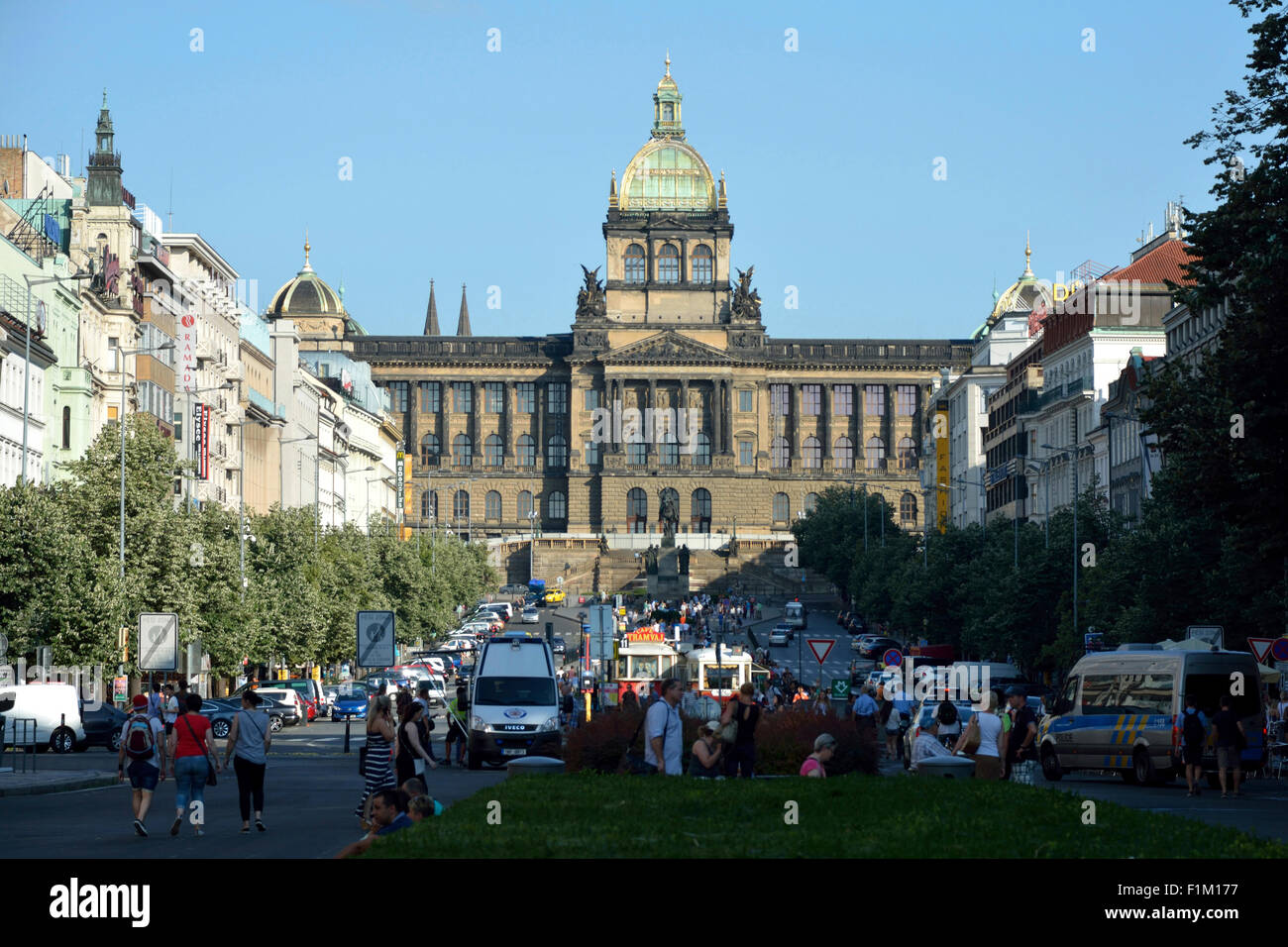 Musée national sur la place Venceslas avec la Place Venceslas, le monument au centre historique de Prague en République tchèque. Banque D'Images
