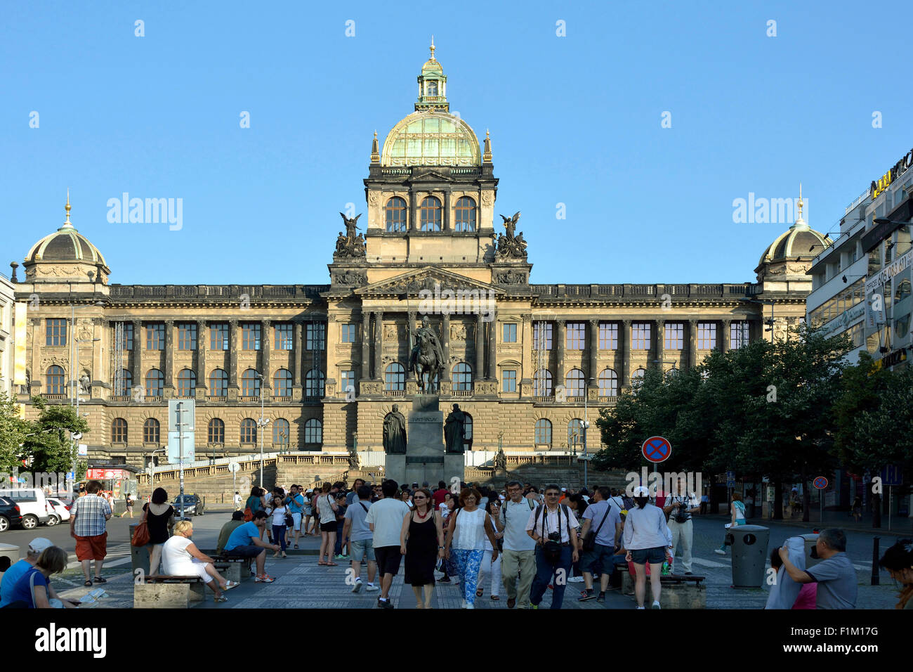 Musée national sur la place Venceslas avec la Place Venceslas, le monument au centre historique de Prague en République tchèque. Banque D'Images