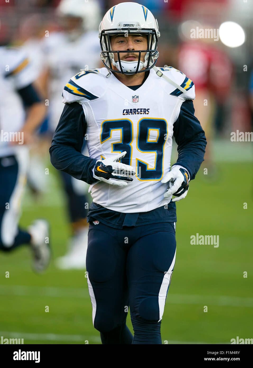 Santa Clara, CA. Sep, 2015 3. San Diego Chargers running back Danny Woodhead (39) se réchauffe avant le match de football entre les NFL Chargers de San Diego et la San Francisco 49ers à Levi's Stadium à Santa Clara, CA. Damon Tarver/Cal Sport Media/Alamy Live News Banque D'Images