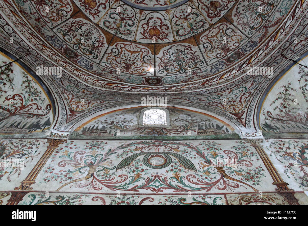 Détail de la décoration de plafond, la mosquée Et'hem Bey, Rruga Ludovik Shllaku, Tirana, Albanie, Balkans, Europe Banque D'Images