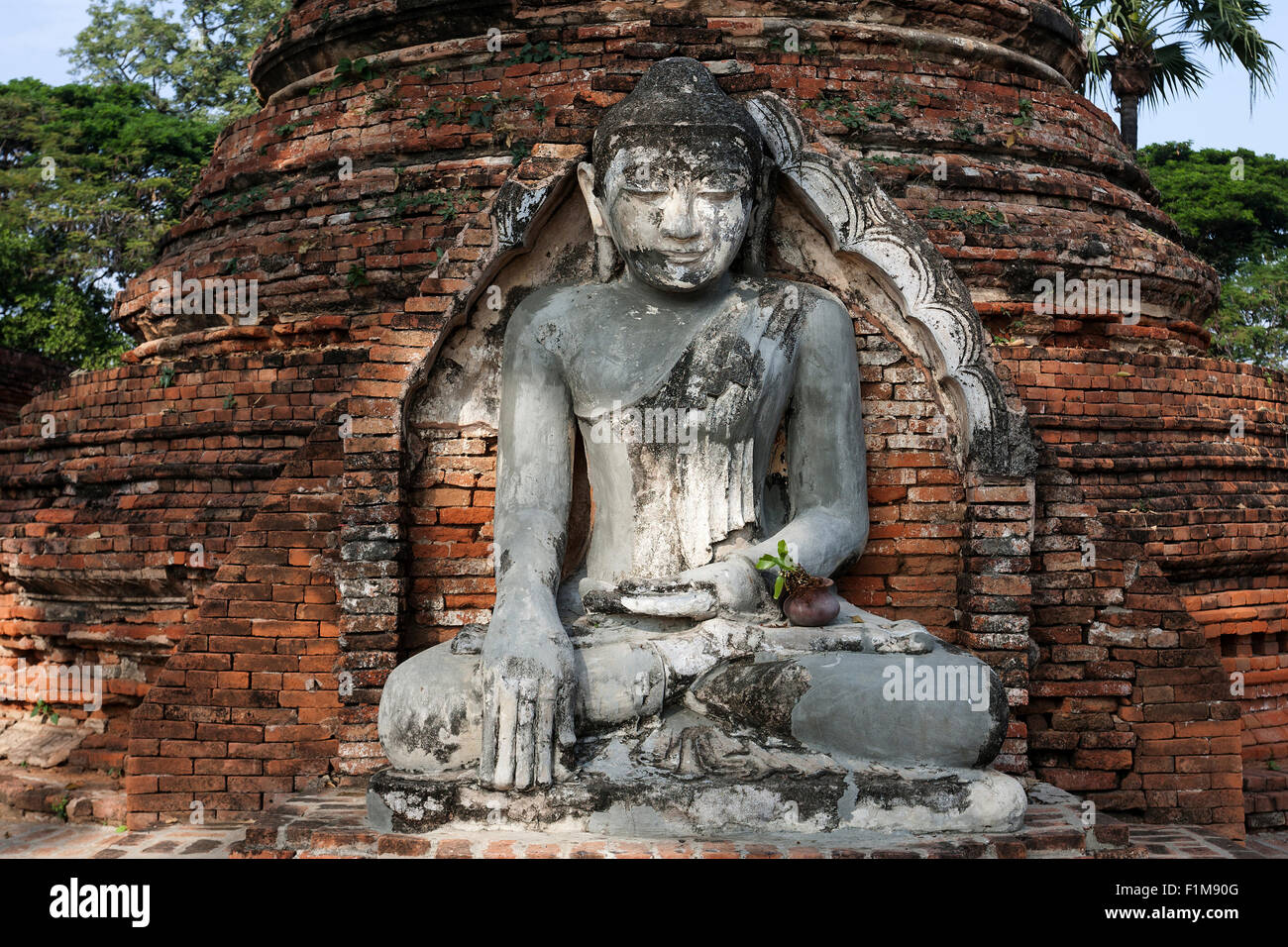 Statue de Bouddha à la Pagode Yadana Voir Mee, Inwa, région de Mandalay, Myanmar Banque D'Images