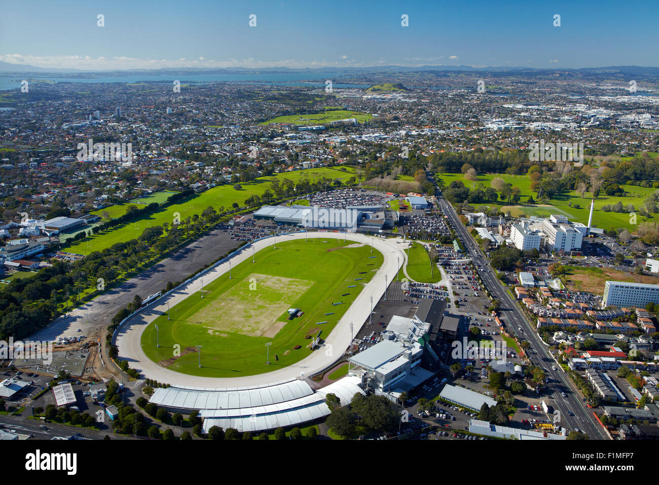 Alexandra Park Raceway, et Voie verte, le centre clinique, Auckland, île du Nord, Nouvelle-Zélande - vue aérienne Banque D'Images