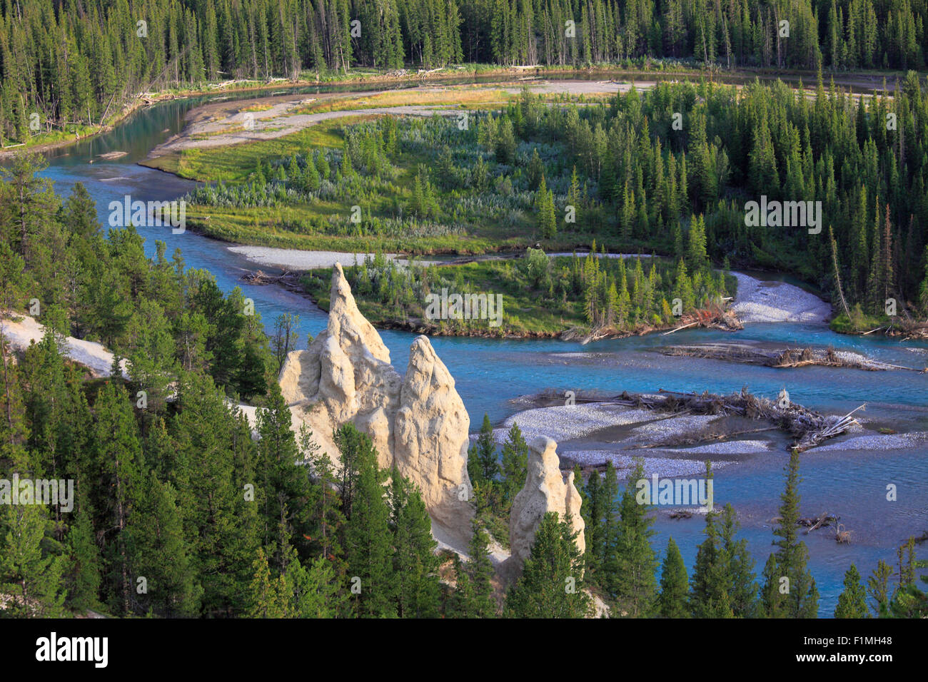 Le Canada, l'Alberta, parc national de Banff, Bow River, cheminées, Banque D'Images