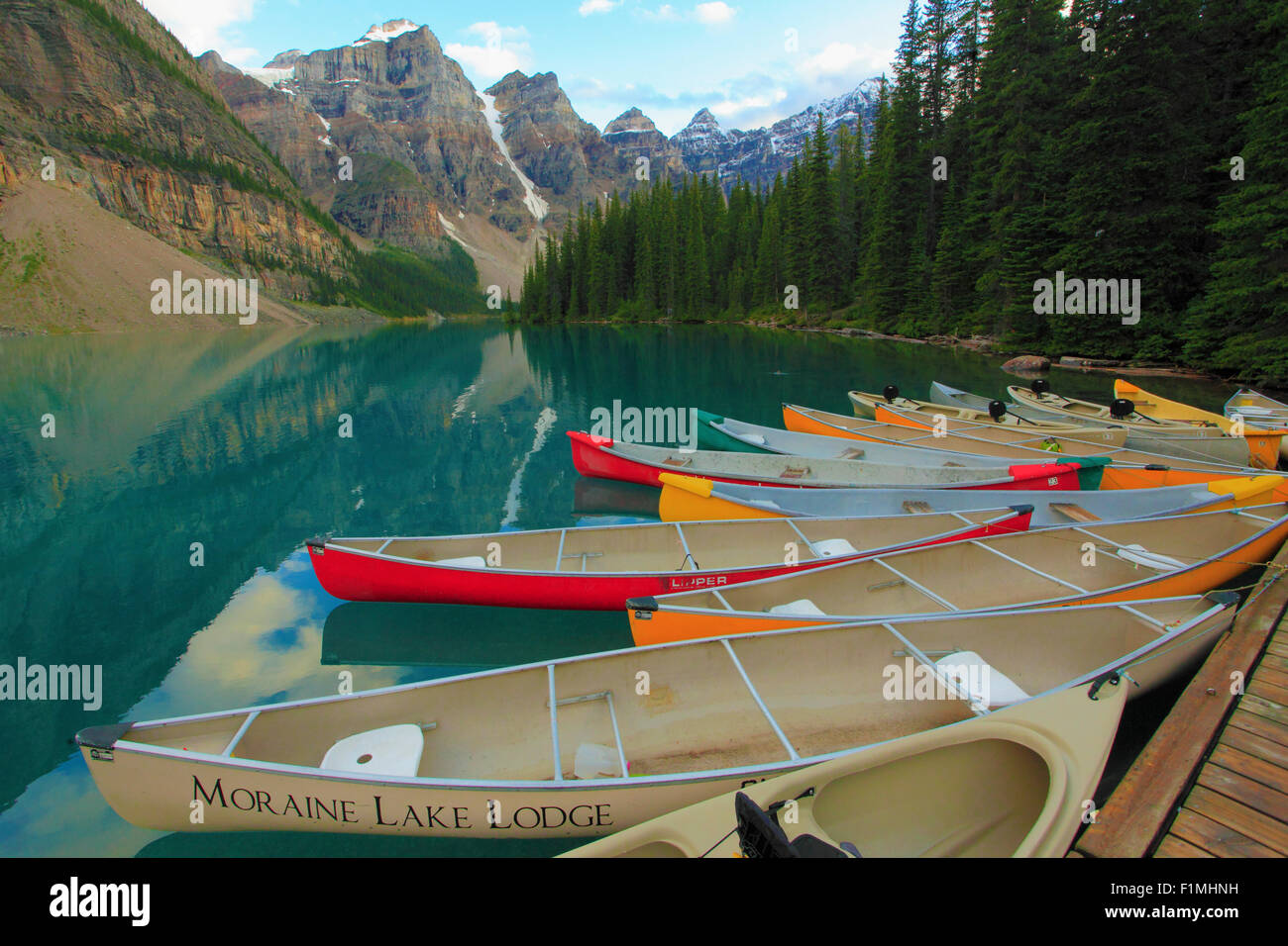 Le Canada, l'Alberta, parc national de Banff, lac Moraine, bateaux, Banque D'Images