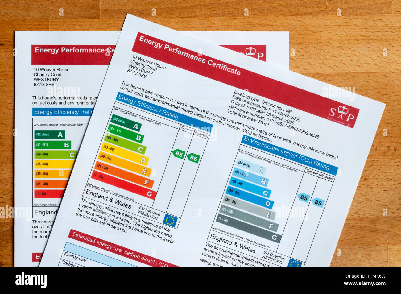 Paire de Certificats de Performance énergétique introduit en 2007 - partie de Home Information Pack ou hanches produits lorsqu'une maison est vendue Banque D'Images