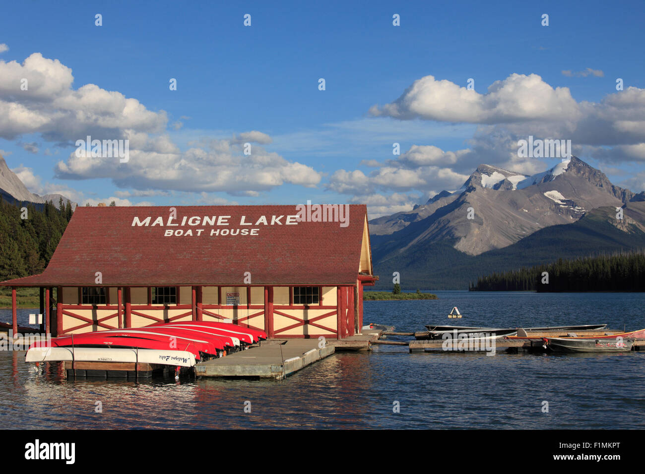 Le Canada, l'Alberta, le Parc National Jasper, le lac Maligne, Boat House, Banque D'Images