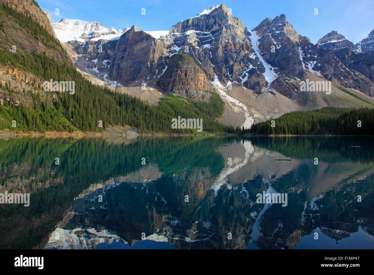 Le Canada, l'Alberta, parc national de Banff, lac Moraine, Montagnes Rocheuses Banque D'Images