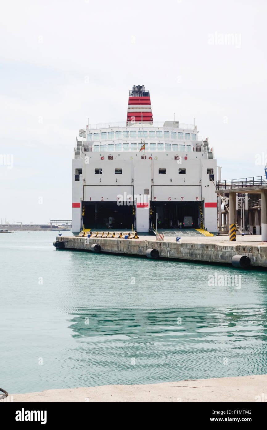 Ferry acciona trasmediterranea Banque de photographies et d'images à haute  résolution - Alamy