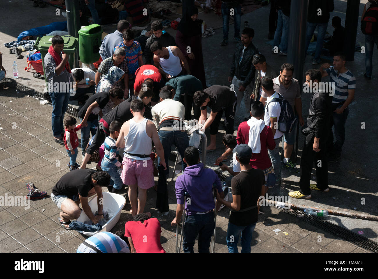 Budapest, Hongrie.Les réfugiés d'attente à la Gare de l'est à Budapest pour quitter le pays et aller vers l'Europe de l'Ouest. Banque D'Images