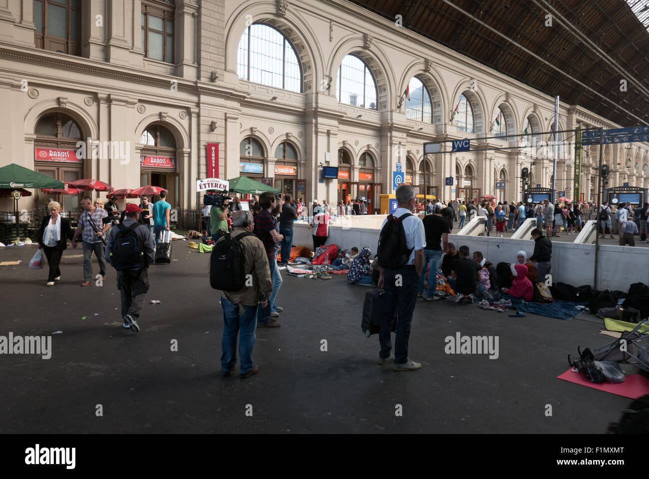 Budapest, Hongrie.Les réfugiés d'attente à la Gare de l'est à Budapest pour quitter le pays et aller vers l'Europe de l'Ouest. Banque D'Images