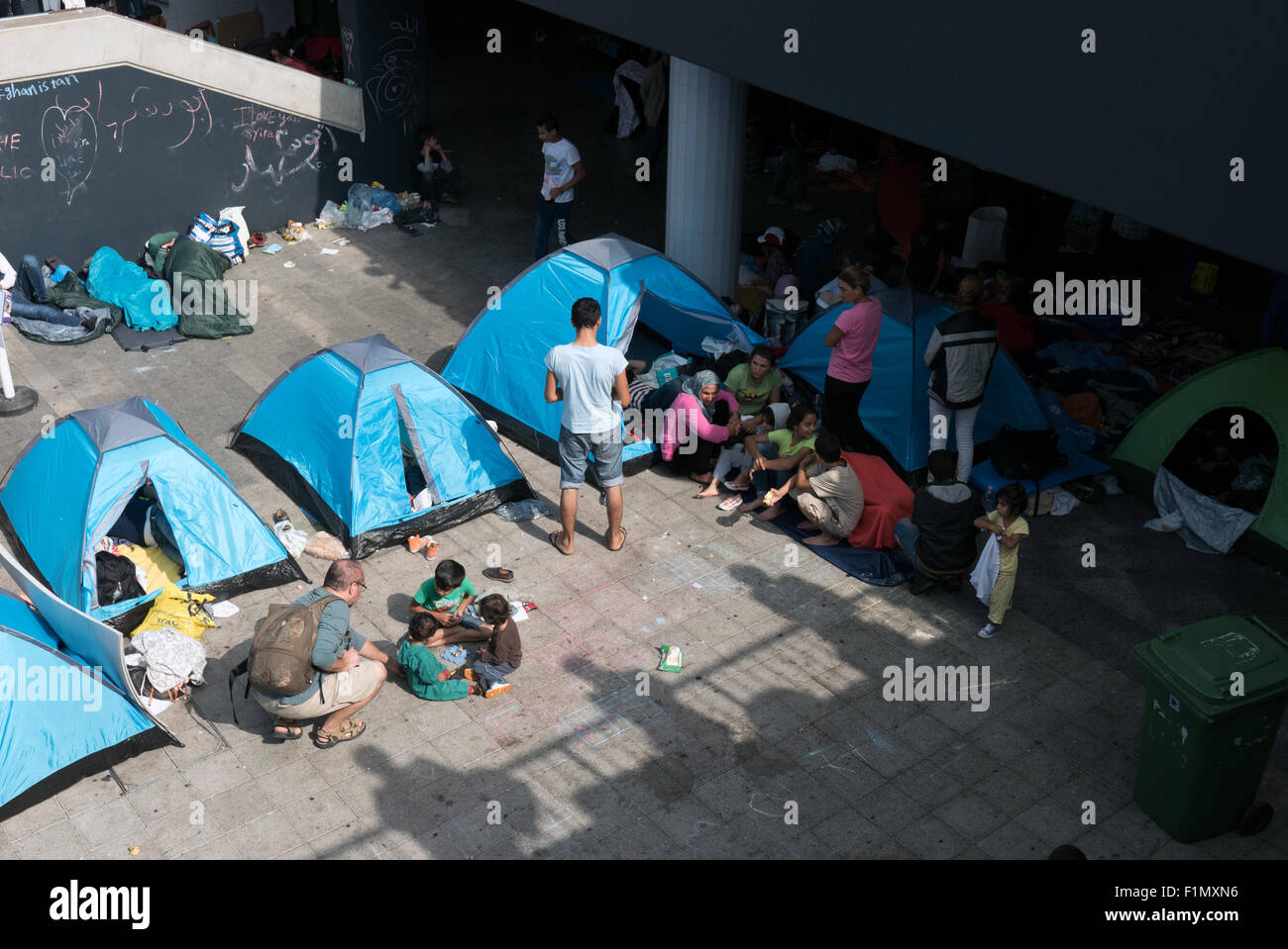 Budapest, Hongrie.Les réfugiés d'attente à la Gare de l'est à Budapest pour quitter le pays et aller vers l'Europe de l'Ouest. Banque D'Images
