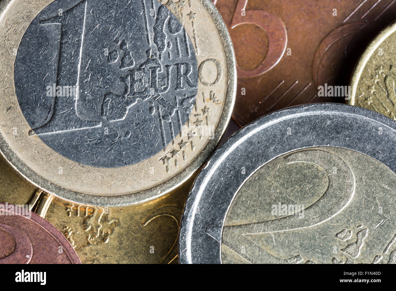 Pièces en euro sur le dessus de l'autre Banque D'Images