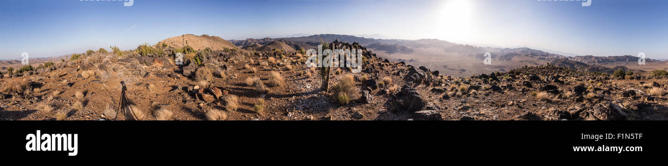 Panorama 360° tourné sur Ryan Mountain dans le parc national de Joshua Tree, en Californie. Montrant le paysage de rochers Banque D'Images