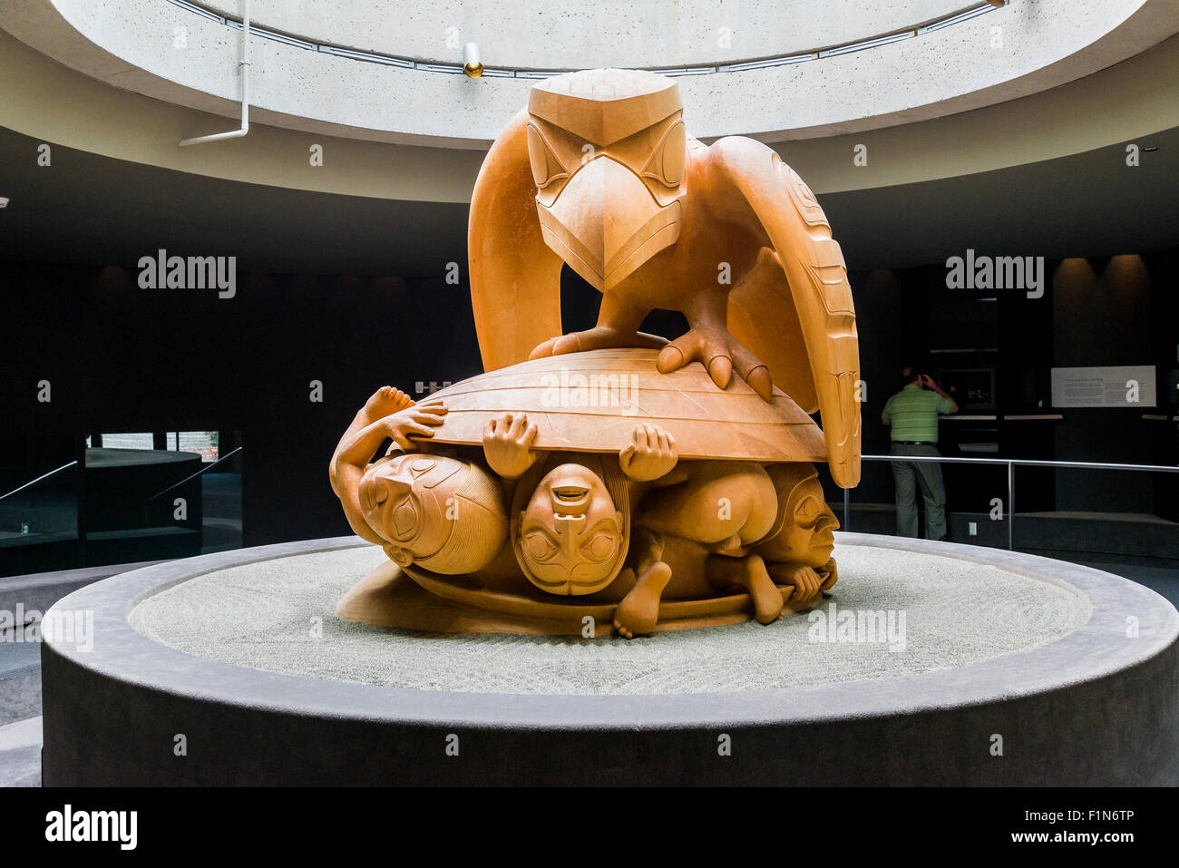 Le Corbeau et les premiers hommes par Bill Reid, MOA, Musée d'Anthropologie, Université de la Colombie-Britannique, Vancouver, Colombie Britannique Banque D'Images