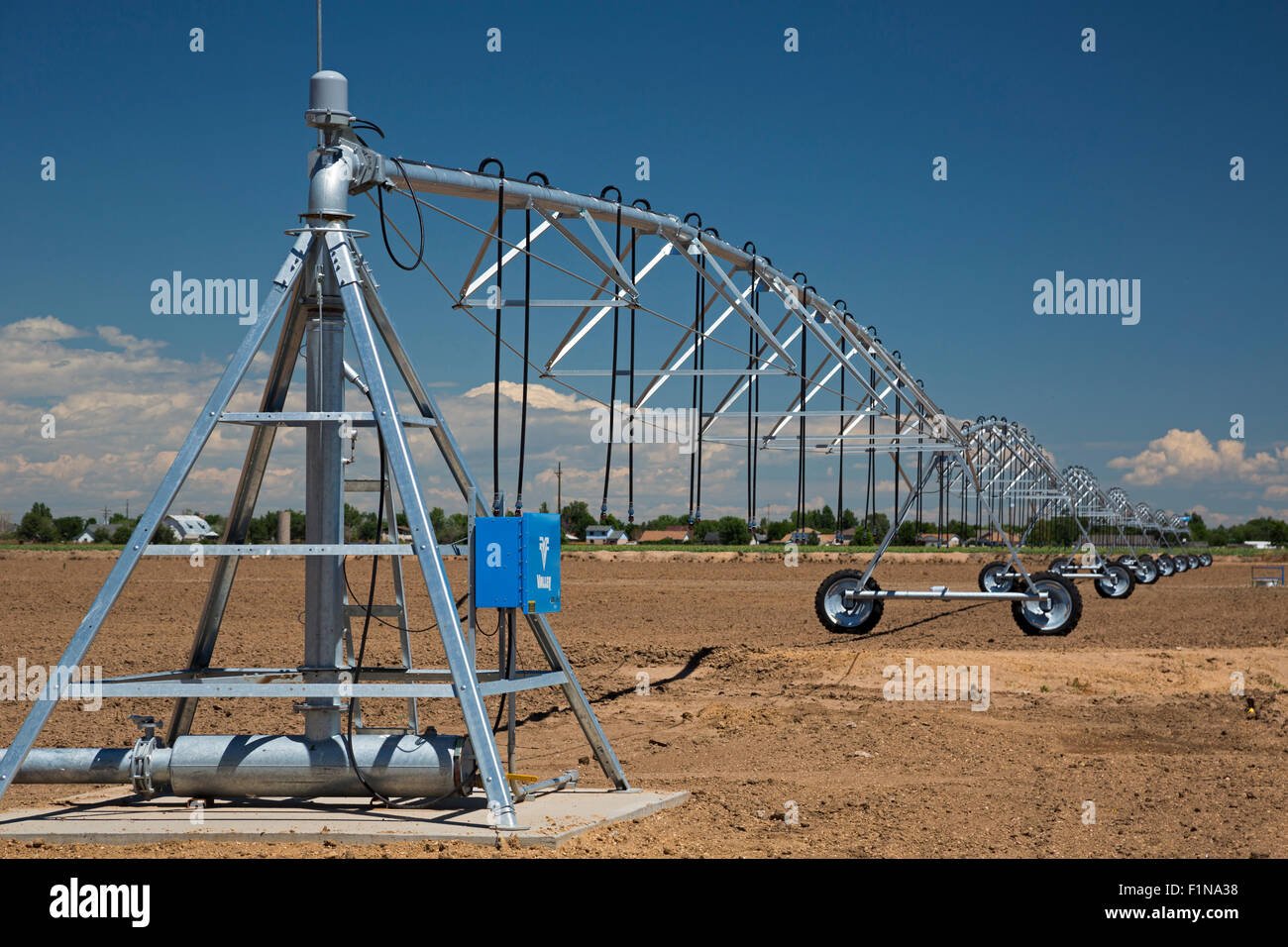 Fort Lupton, Colorado - Les nouveaux équipements d'irrigation à pivot central installé sur une ferme du Colorado. Banque D'Images