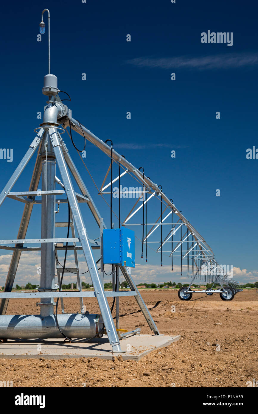 Fort Lupton, Colorado - Les nouveaux équipements d'irrigation à pivot central installé sur une ferme du Colorado. Banque D'Images