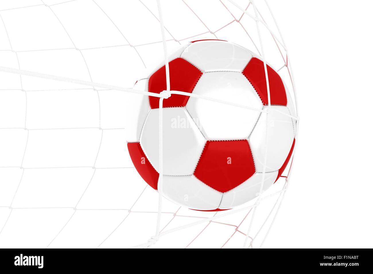 Le rouge et le blanc ballon de soccer dans Net isolé sur blanc. Banque D'Images