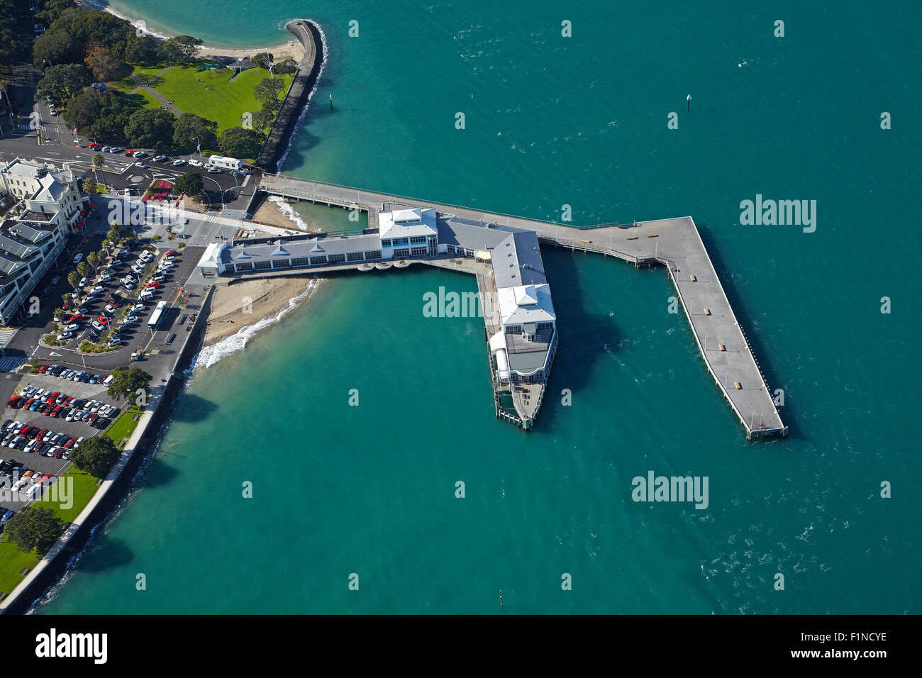 Terminal de Ferry, Devonport, Auckland, île du Nord, Nouvelle-Zélande - vue aérienne Banque D'Images