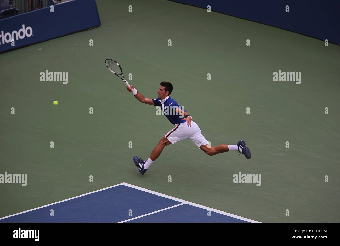New York, USA. Le 4 septembre, 2015. Novak Djokovic lors de son troisième match contre Andreas Seppi de l'Italie à l'US Open à Flushing Meadows, New York le 4 septembre 2015. Crédit : Adam Stoltman/Alamy Live News Banque D'Images
