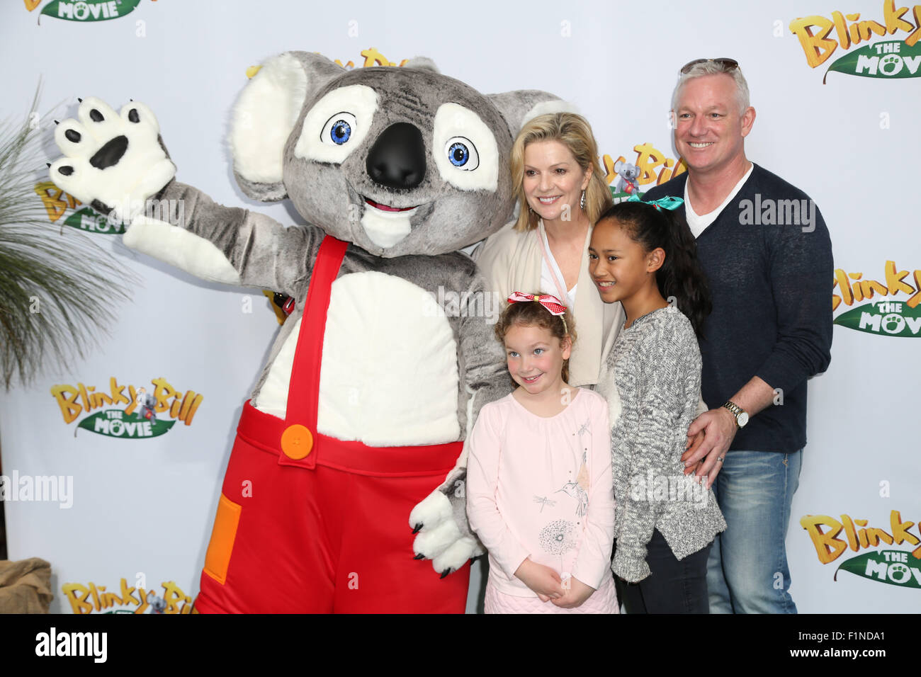 Sydney, Australie. 5 septembre 2015. Sur la photo : Sandra Sully et Simon Brewis-Weston. Les célébrités sont arrivés sur le tapis vert au quartier de divertissement Hoyts, Moore Park pour la première mondiale de Sydney Blinky Bill. Crédit : Richard Milnes/Alamy Live News Banque D'Images