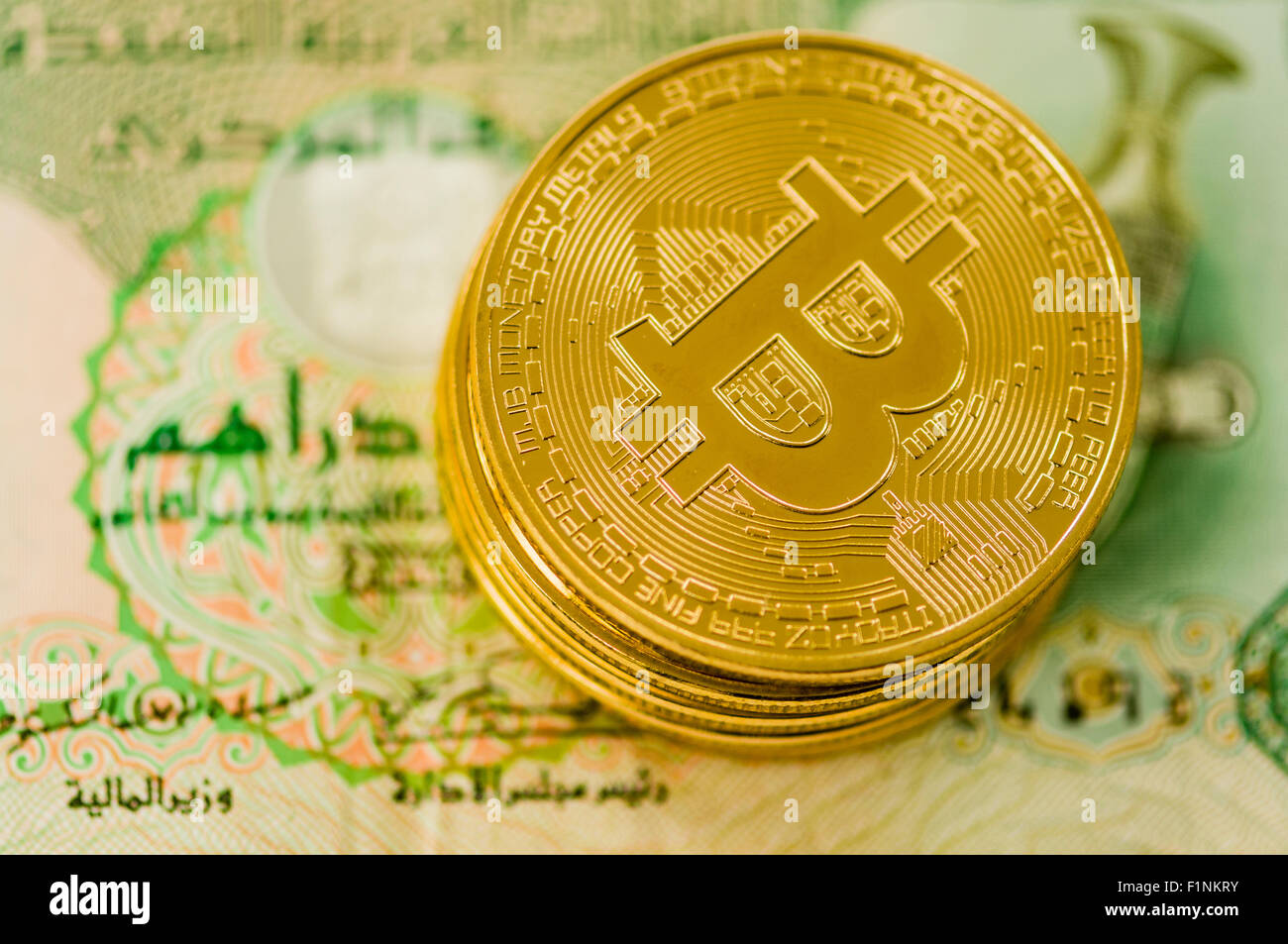 Les Bitcoins sur un billet de Émirats Arabes Unis Banque D'Images