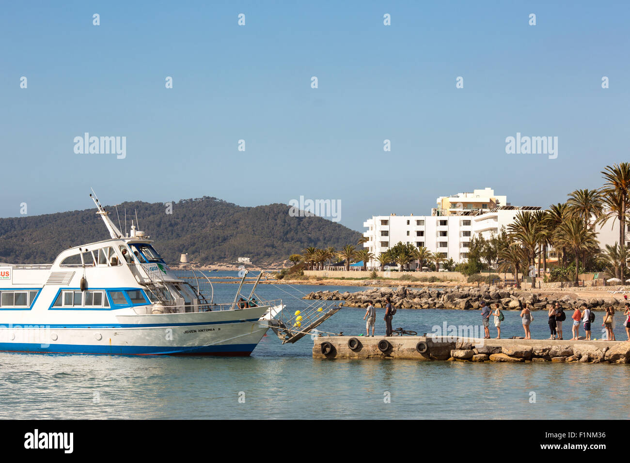 Le ferry d'Ibiza beach à Formentera Island au large de la côte d'Ibiza. Banque D'Images