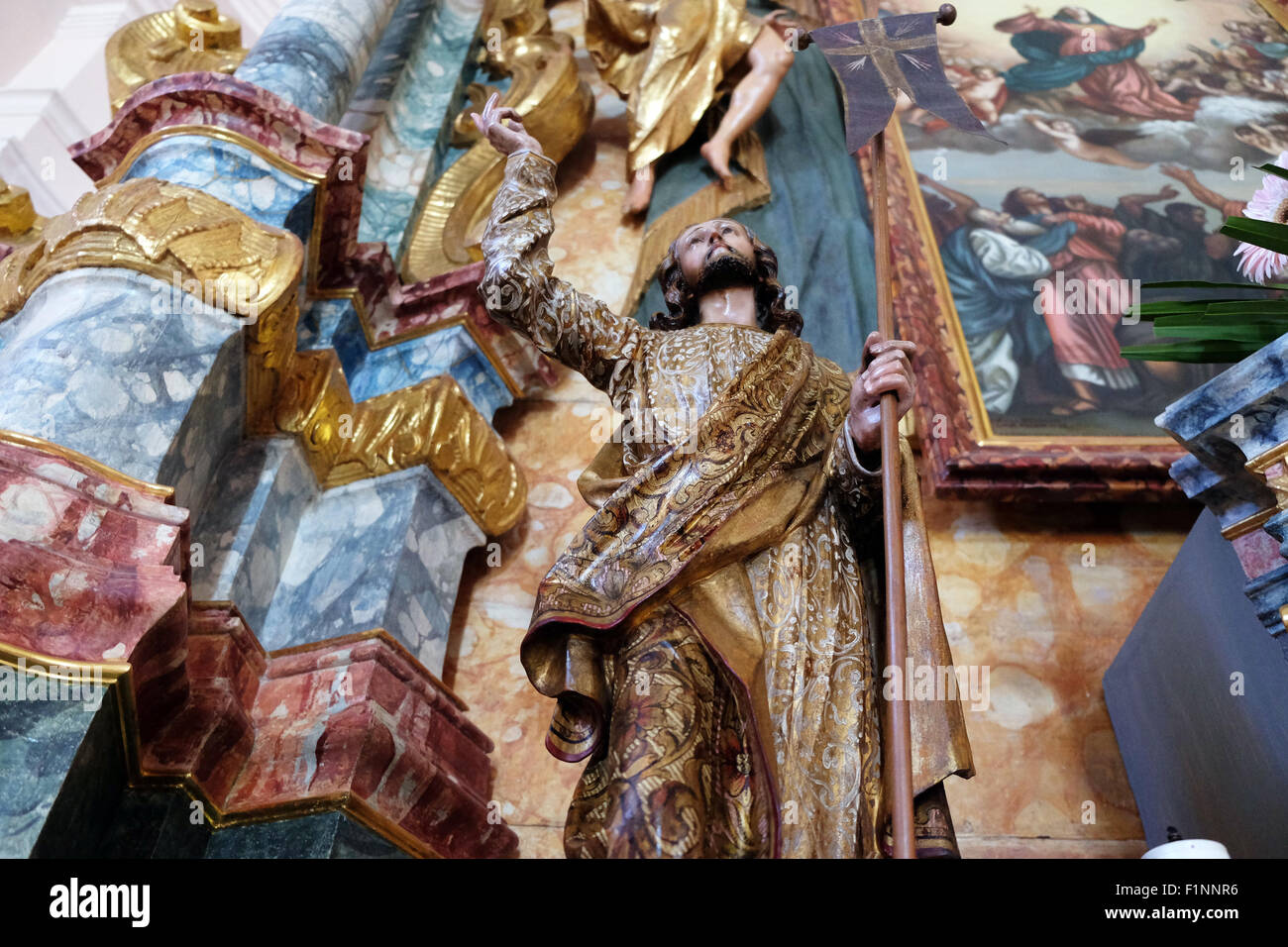 Christ ressuscité sur l'autel dans l'église de l'Assomption de la Bienheureuse Vierge Marie à Pakrac, Croatie Banque D'Images