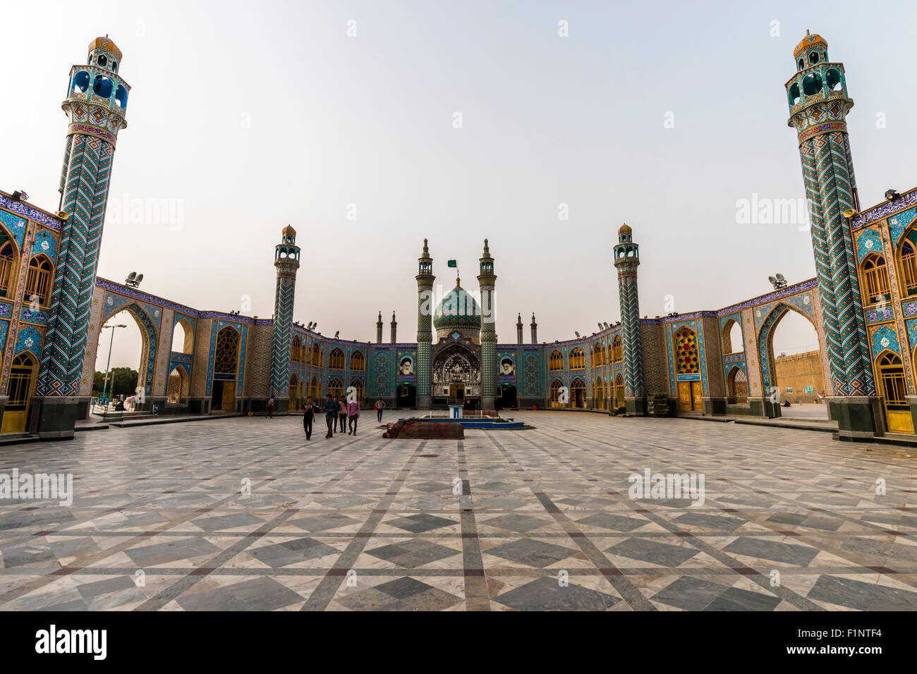 Iran yazd bleu ciel vieille ville mosquée Banque D'Images