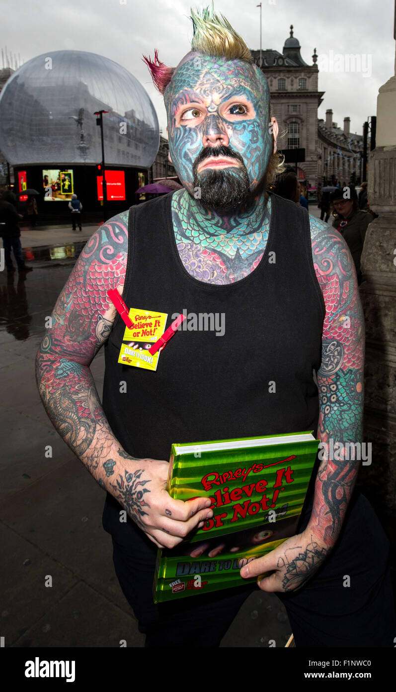 Mathew Whelan qui a changé son nom au "roi des terres d'encre King Body Art l'Ink-Ite extrême a 80  % de corps couvert de tatouages Banque D'Images