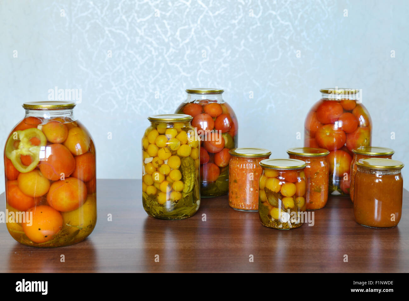 Accueil Les légumes en conserve dans la chambre Banque D'Images