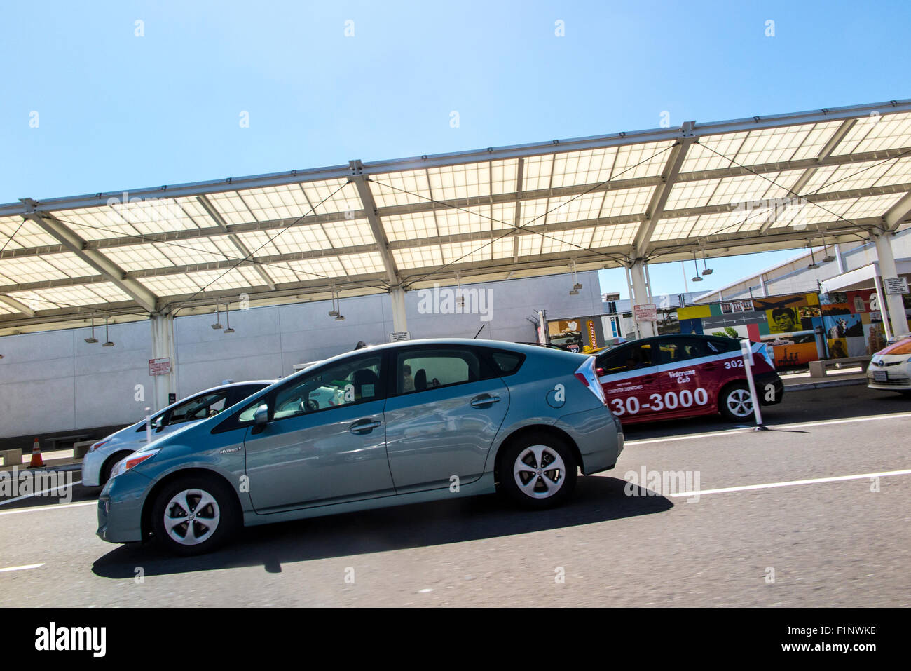 Un groupe de voitures hybrides Toyota Prius à l'Aéroport International d'Oakland Oakland en Californie Banque D'Images