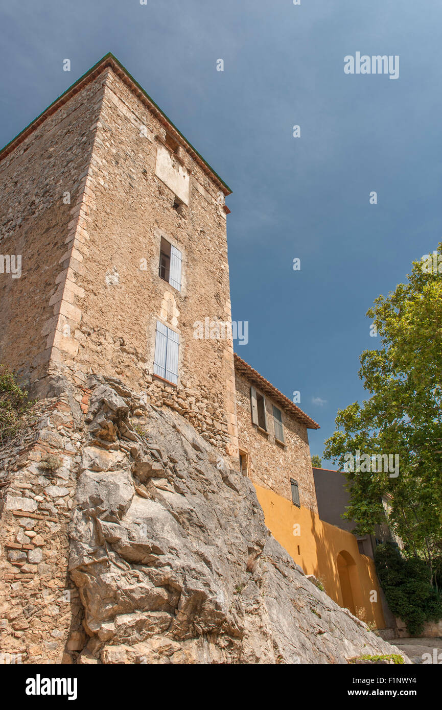 La cave du Château de Jau près de Estagel dans la vallée de l'Agly, Côtes du Roussillon, l'AOC Languedoc, France Banque D'Images