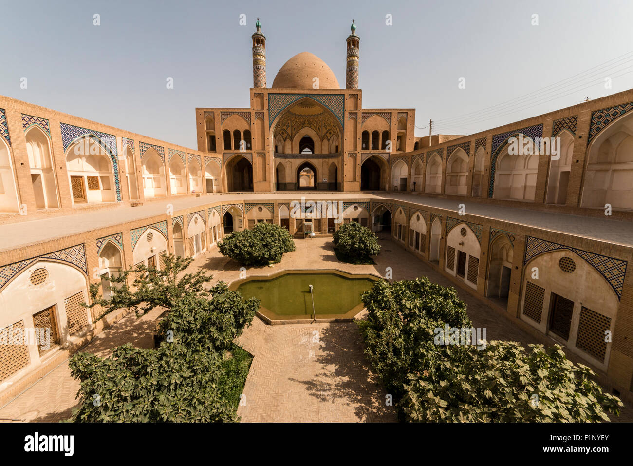 Iran yazd bleu ciel vieille ville mosquée Banque D'Images