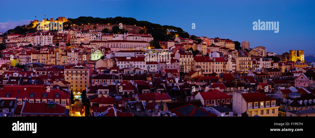 Portugal, Lisbonne, ville et Castelo Sao Jorge ou Saint Georges château et cathédrale Sé Banque D'Images