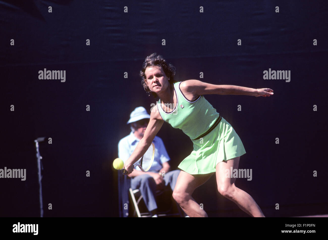 Evonne Goolagong en action au tournoi de tennis de la Couronne Clairol a La Costa Resort à Carlsbad, Californie, en avril 1980. Banque D'Images