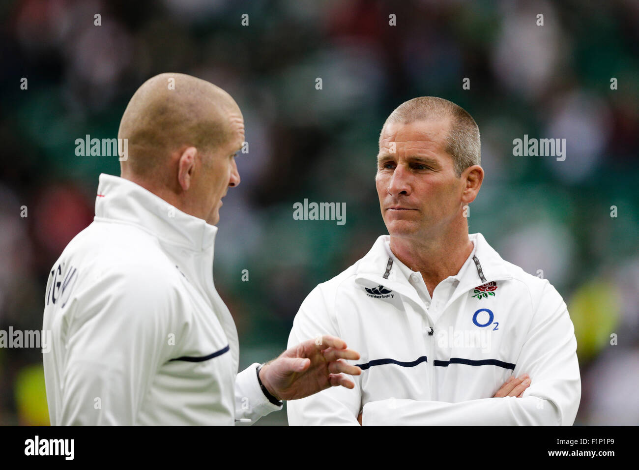 London, UK. 05 Sep, 2015. Réchauffer la Coupe du Monde de Rugby. L'Angleterre contre l'Irlande. L'entraîneur-chef de l'Angleterre Stuart Lancaster chats en Angleterre vers l'Entraîneur Graham Rowntree après le match : Action Crédit Plus Sport/Alamy Live News Banque D'Images