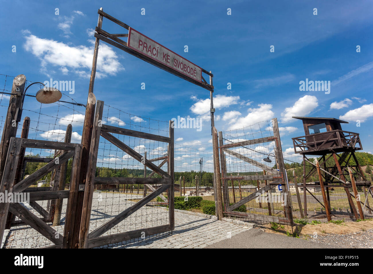 Mémorial Vojna, Musée des victimes du communisme, près de Pribram, République tchèque, Europe Tchécoslovaquie porte d'entrée du communisme Banque D'Images