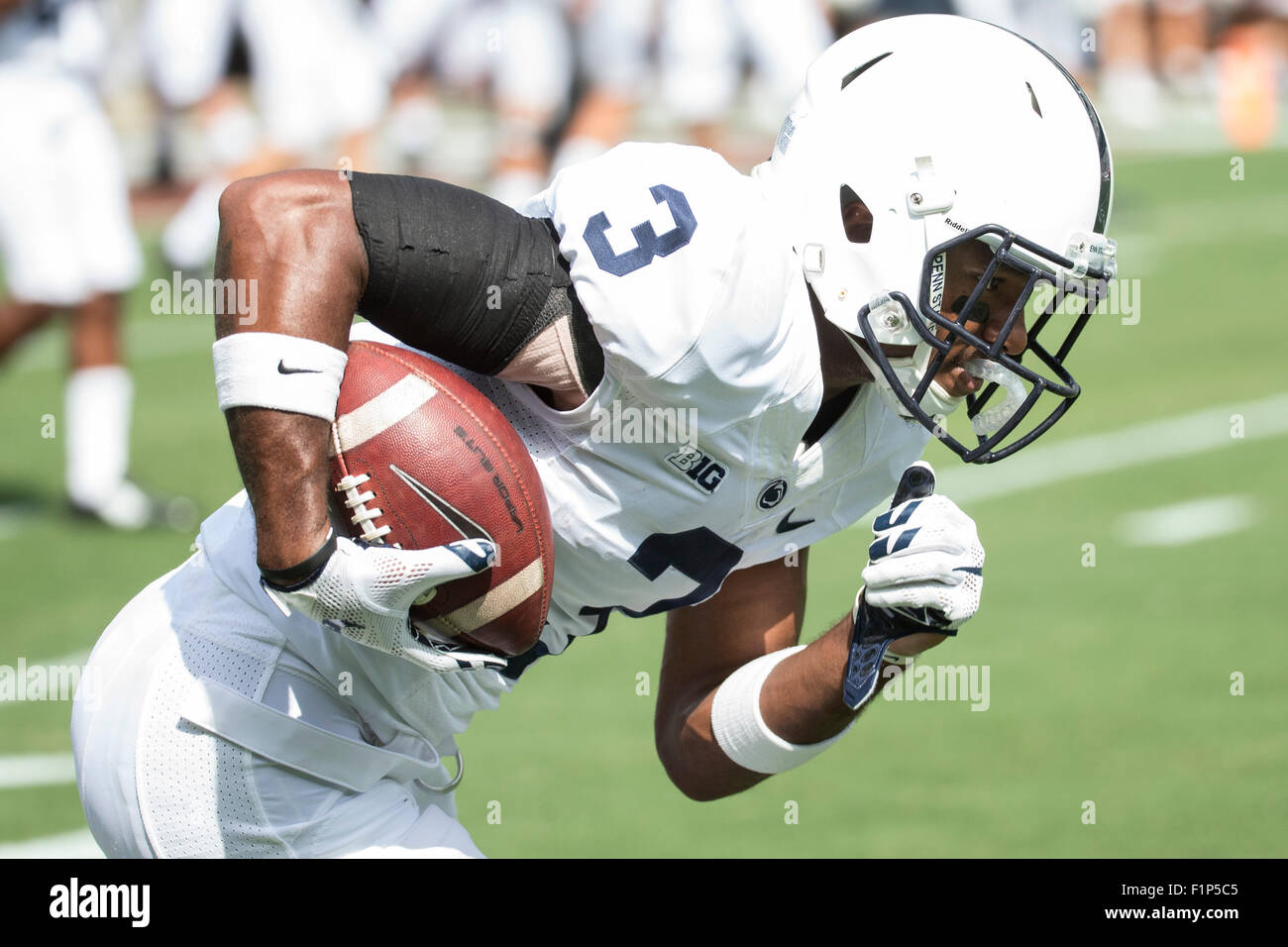 5 septembre 2015 : Penn State Nittany Lions wide receiver DeAndre Thompkins (3) en action pendant l'échauffement avant la NCAA football match entre la Penn State Nittany Lions et le Temple Owls au Lincoln Financial Field à Philadelphie, Pennsylvanie. Banque D'Images