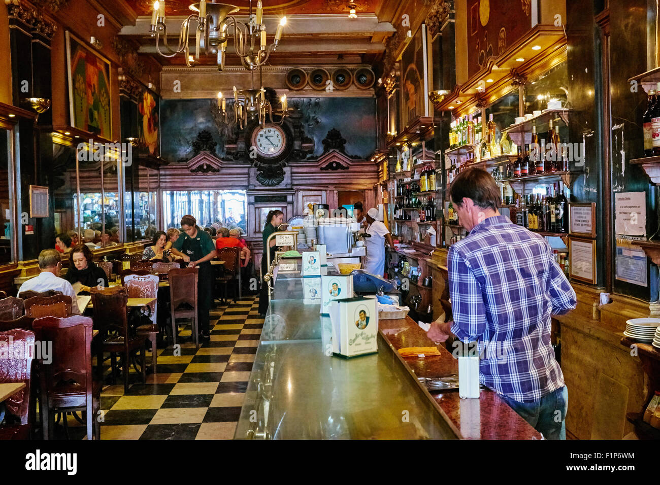 Portugal, Lisbonne, le Café Brasileira dans le Chiado Banque D'Images