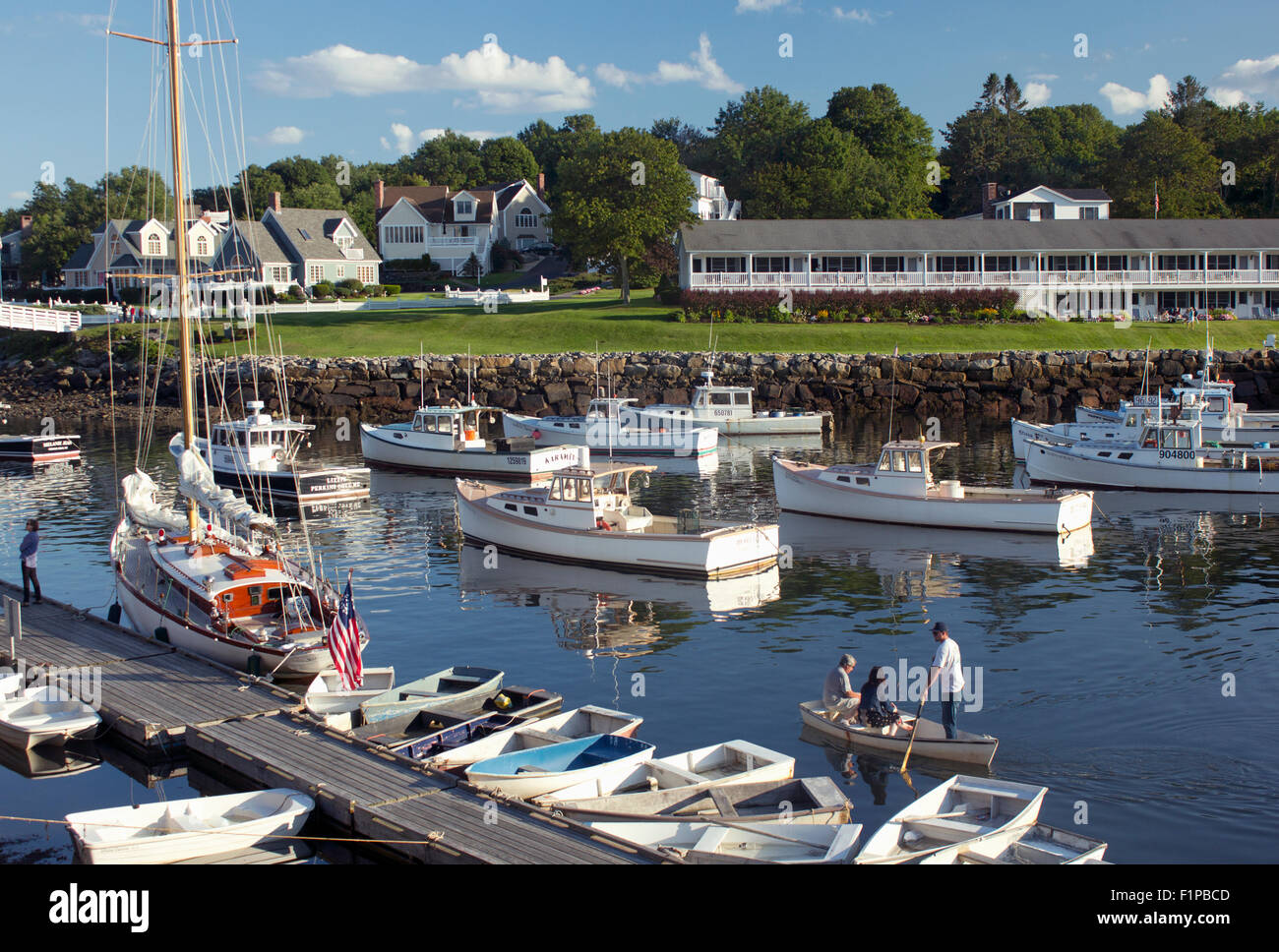 Bateaux dans le port de Perkins Cove à Ogunquit, dans le Maine. Banque D'Images