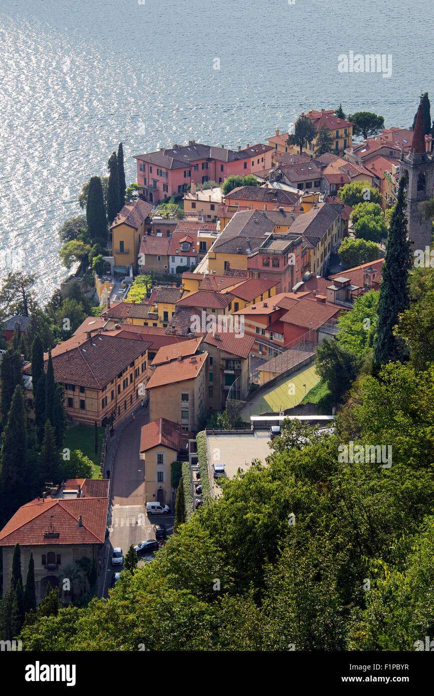 Vue aérienne de la vieille ville de Varenna Lac de Côme Italie Lombardie Banque D'Images