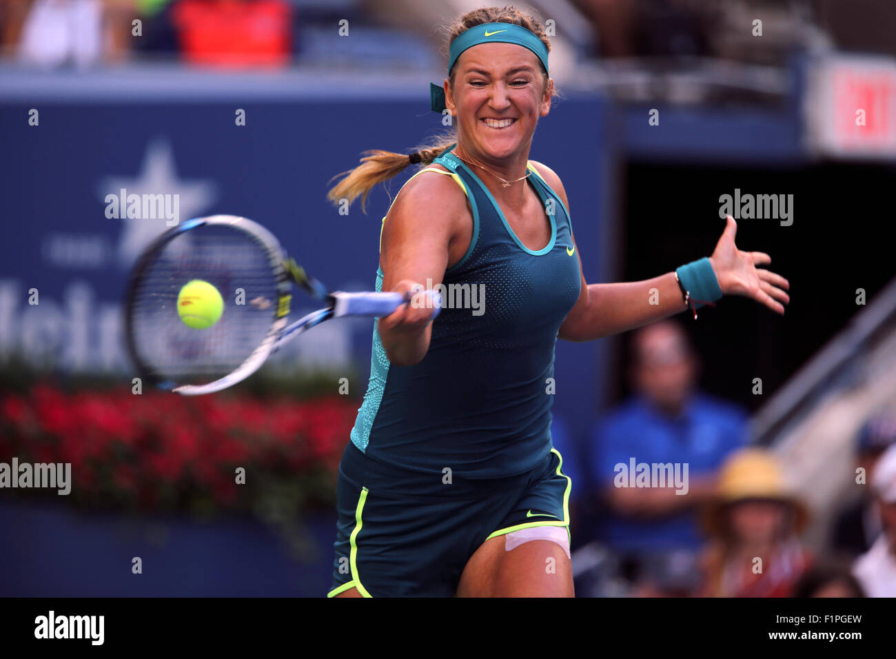 New York, USA. 5 Septembre, 2015. Victoria Azarenka en action contre Angelique Kerber de l'Allemagne lors de leur troisième tour à l'US Open à Flushing Meadows, New York le 5 septembre 2015. Azarenka remporte le match en trois sets. Crédit : Adam Stoltman/Alamy Live News Banque D'Images
