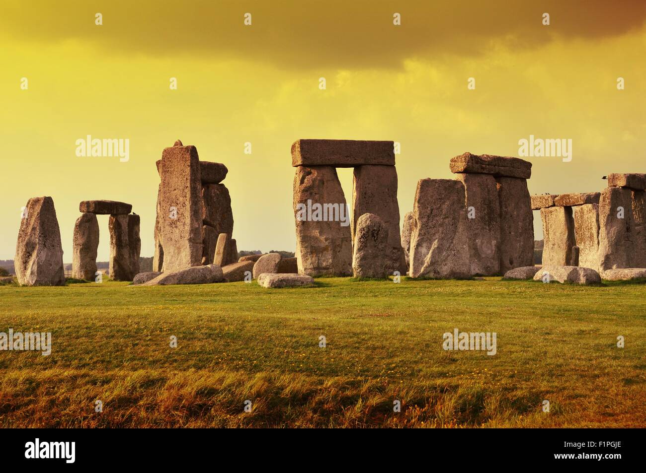 Coucher du Soleil - Stonehenge monument préhistorique situé dans le comté anglais de Wiltshire. Photographie horizontale Stonehenge. Banque D'Images