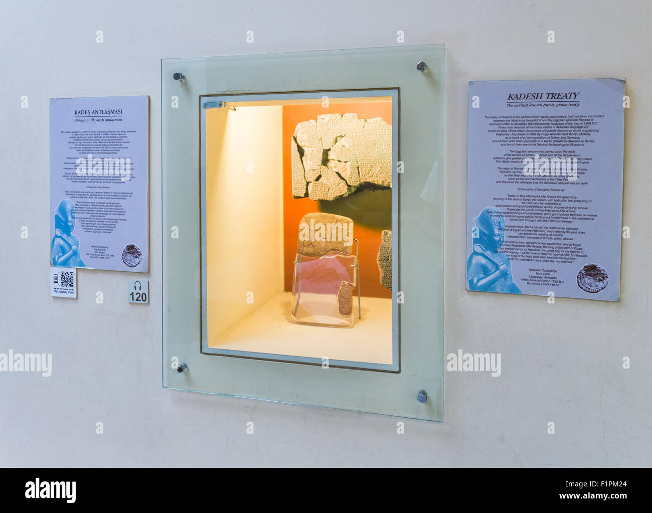Le traité de 1259 Cadès BC. Le premier traité de paix sur l'affichage dans le musée d'archéologie à Istanbul Turquie Banque D'Images