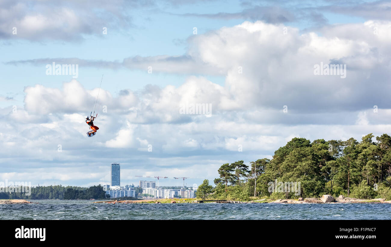 Le kite surf à Hattusaari island, Helsinki, Finlande, Europe, UNION EUROPÉENNE Banque D'Images